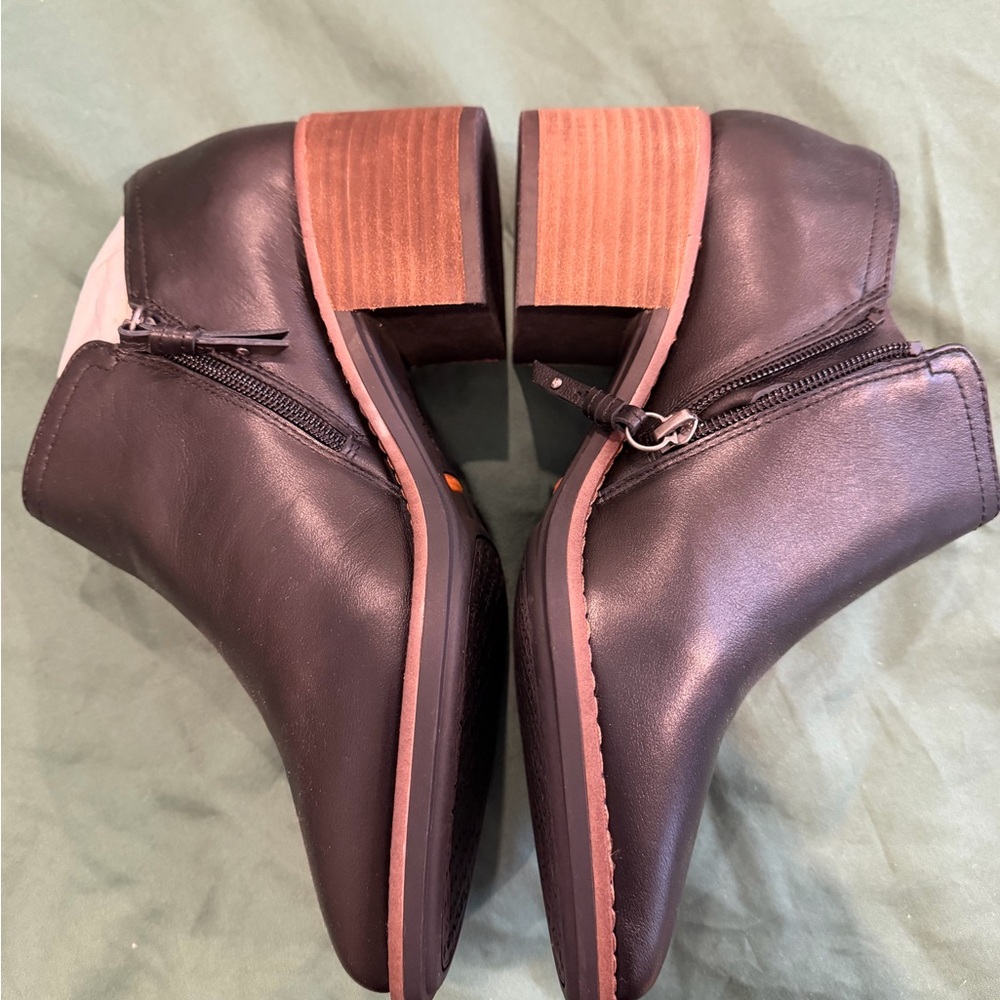 Hush Puppies Sleek Black Ankle Boots - Picture 2 of 3